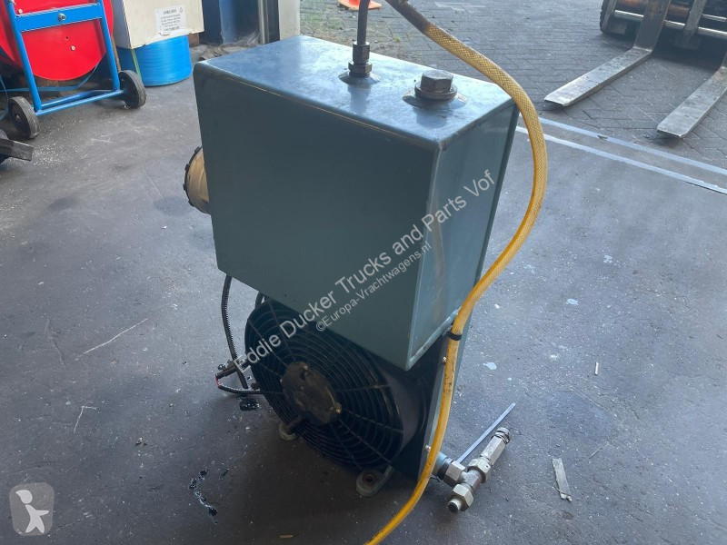 Teherautó-alkatrészek  HYDRAULISCHE OLIEKOELER