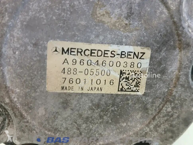 قطع غيار الآليات الثقيلة Mercedes Steering pump...
