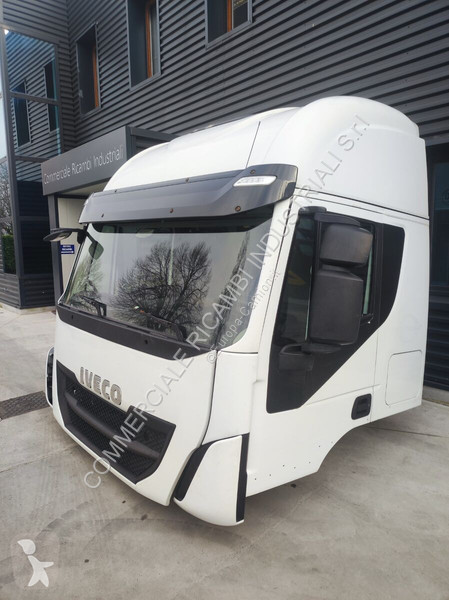 قطع غيار الآليات الثقيلة Iveco STRALIS AS HIWAY...