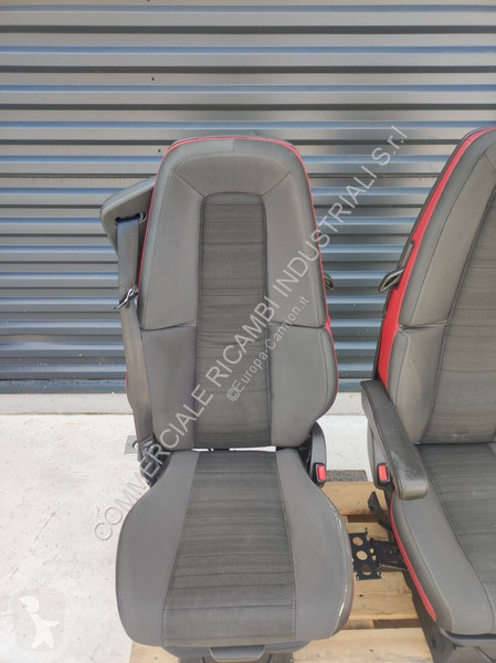 قطع غيار الآليات الثقيلة Volvo driver + passenger