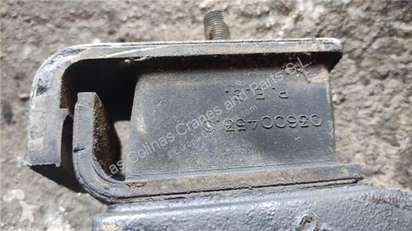 Pièces poids lourds Nissan Fixations pour...