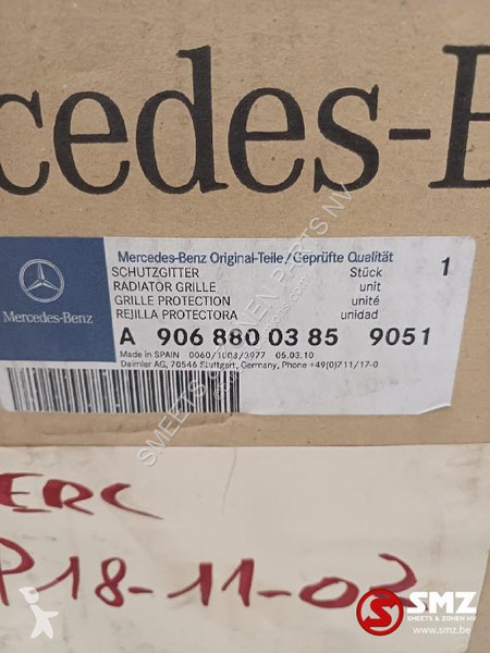 Reservdelar lastbilar Mercedes Radiator grille...