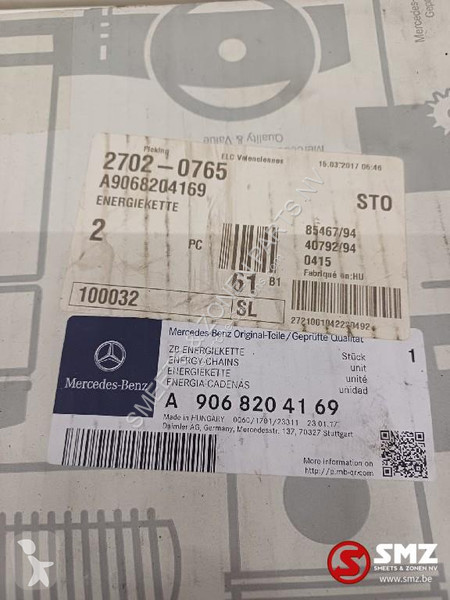Náhradní díly pro kamiony Mercedes...