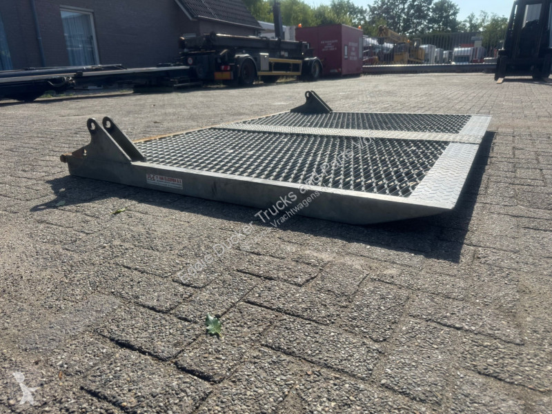 Uitrusting voor vrachtwagens  OPRIJKLEP