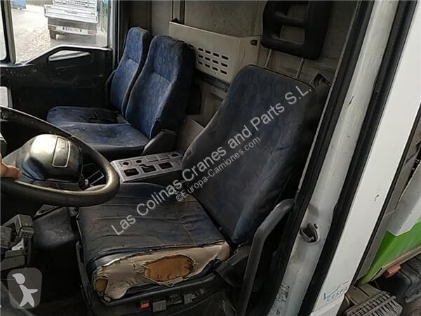 قطع غيار الآليات الثقيلة Iveco Cabine 504092147...