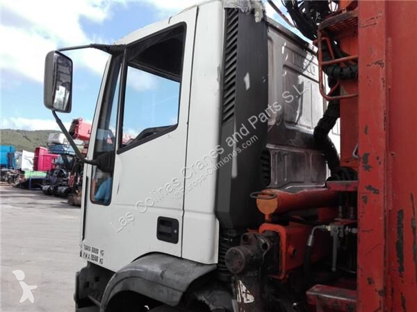 قطع غيار الآليات الثقيلة Iveco Cabine 504019584...