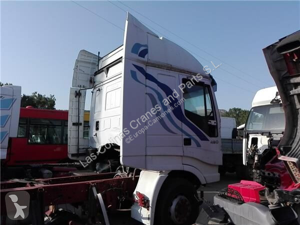 قطع غيار الآليات الثقيلة Iveco Cabine 504061678...