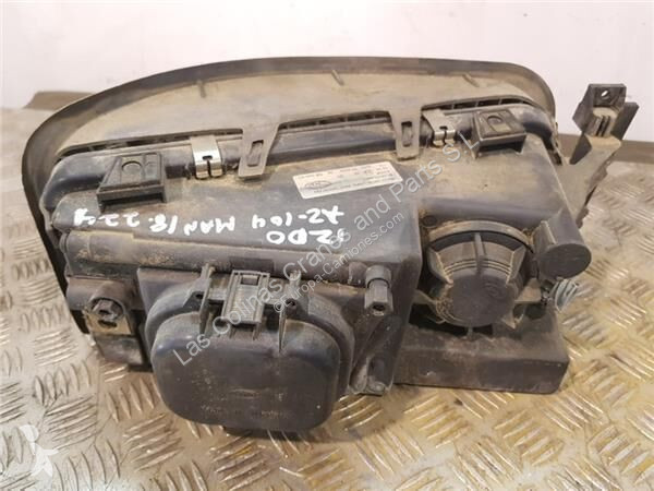 قطع غيار الآليات الثقيلة MAN Phare pour camion...