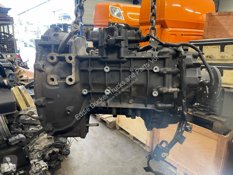قطع غيار الآليات الثقيلة Renault 7421117210 ZF...