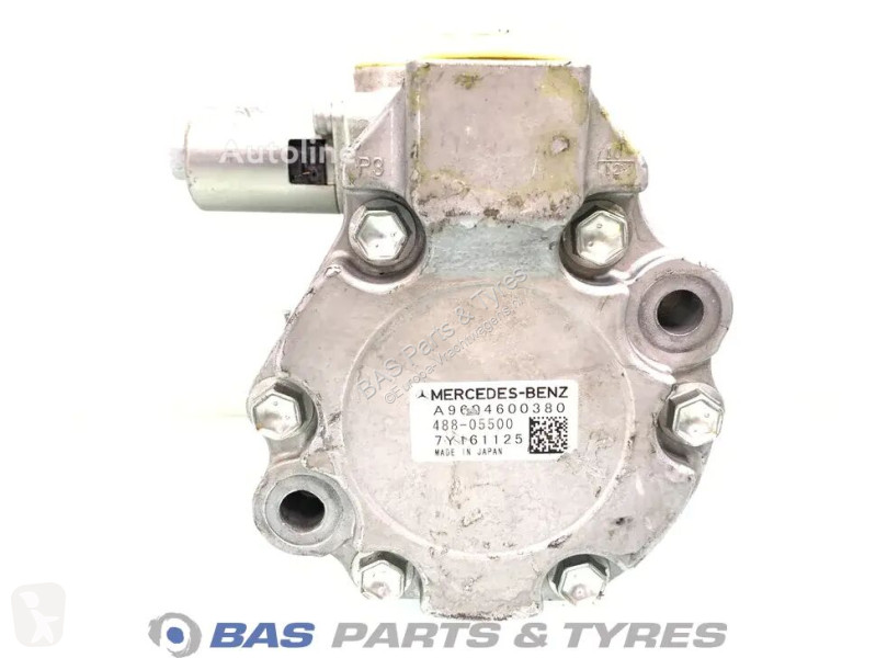 Pièces poids lourds Mercedes Steering pump...