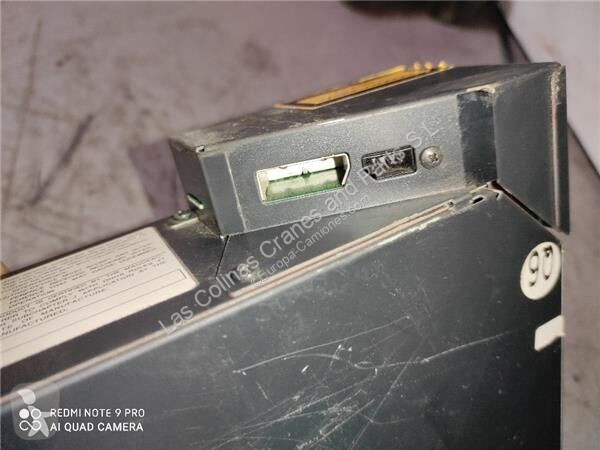 Pièces poids lourds Mercedes Autoradio 020529...