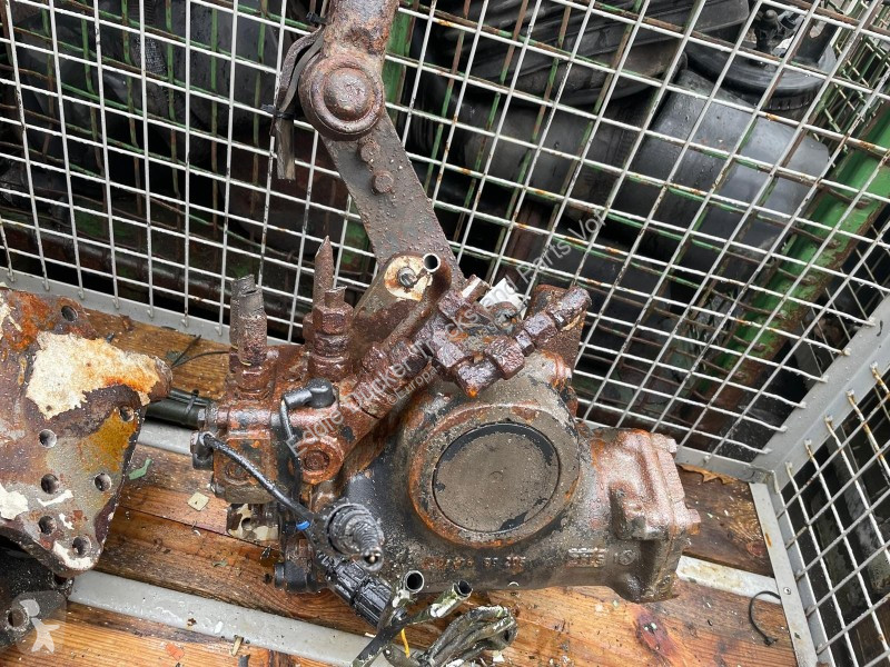 قطع غيار الآليات الثقيلة Terberg STEERING BOX 8X8