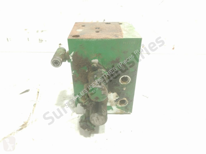 قطع غيار الآليات الثقيلة John Deere 8345R