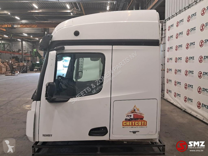 Piese camioane Mercedes Occ Cabine Mercedes...