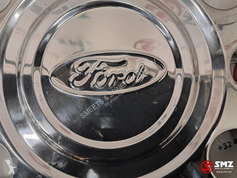 Ford Occ set van 2 wieldoppen Ford truck part
