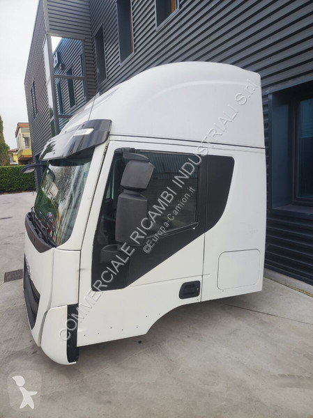 قطع غيار الآليات الثقيلة Iveco STRALIS AS HIWAY...