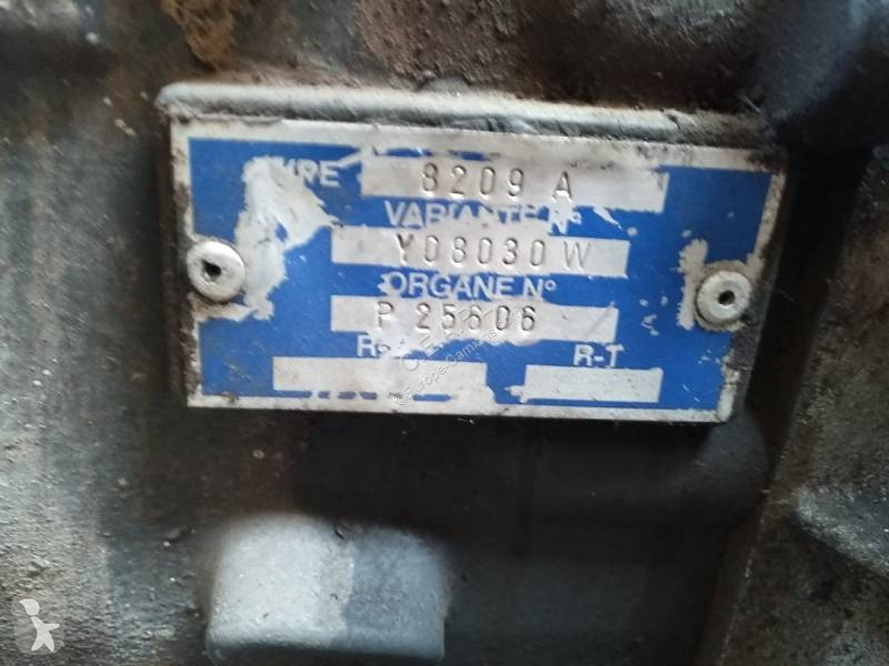 Náhradní díly pro kamiony Renault GEARBOX 8209...
