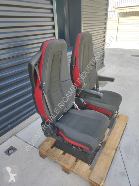 قطع غيار الآليات الثقيلة Volvo driver + passenger