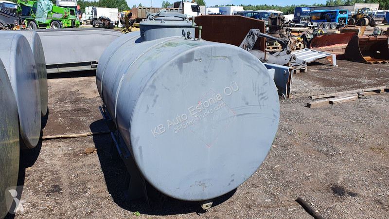 قطع غيار الآليات الثقيلة  TANK 2000L
