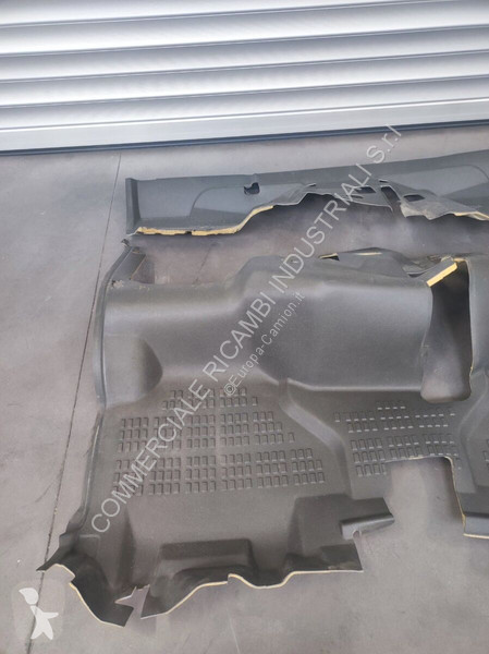 Pezzi di ricambio per mezzi pesanti Nissan...