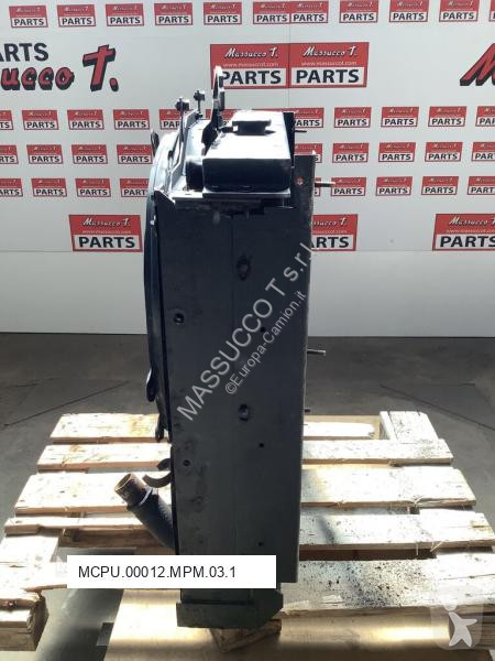 Reservdelar lastbilar Hitachi Radiateur d'huile...
