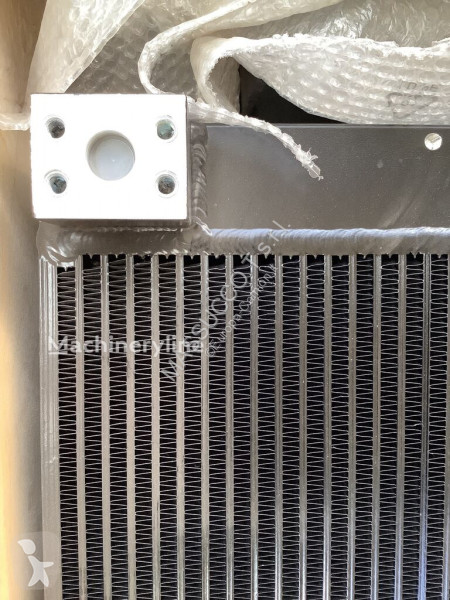 Reservdelar lastbilar Case Radiateur d'huile...