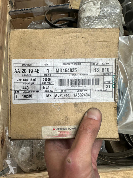 قطع غيار الآليات الثقيلة Mitsubishi Fuso,...