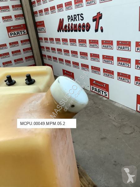 Náhradní díly pro kamiony  Réservoir de...