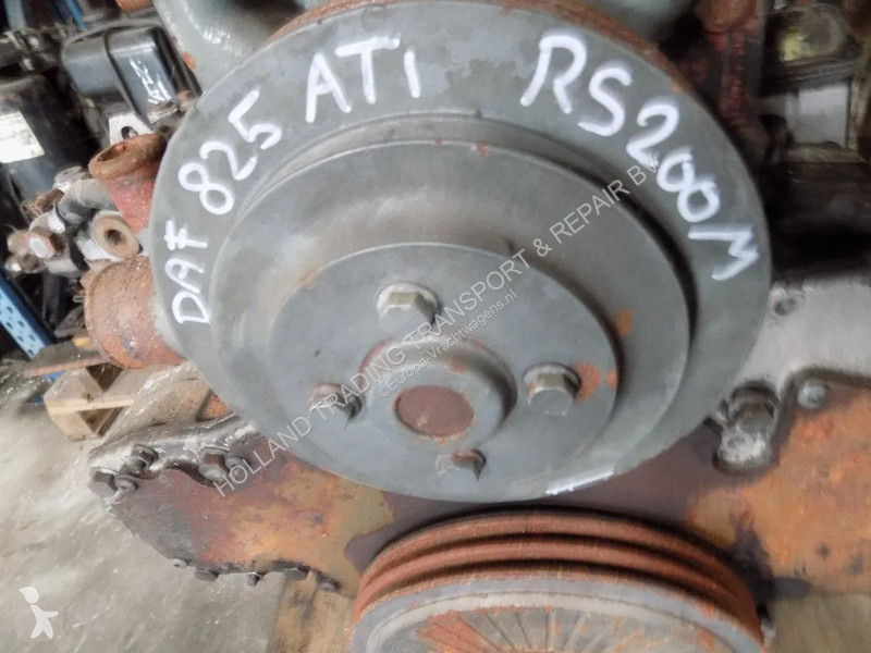 Pièces poids lourds DAF 825 motor van daf typ...