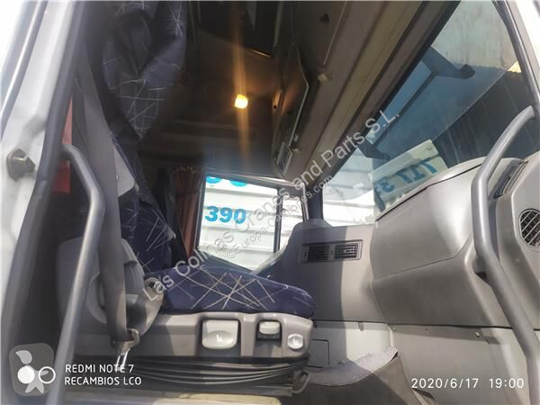 قطع غيار الآليات الثقيلة Iveco Cabine 504058418...
