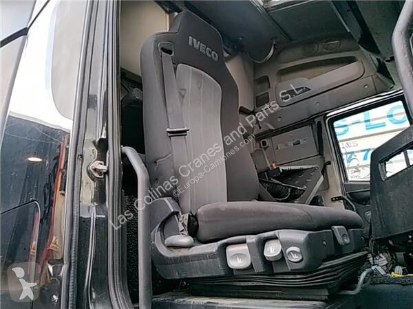 قطع غيار الآليات الثقيلة Iveco Cabine 504307413...