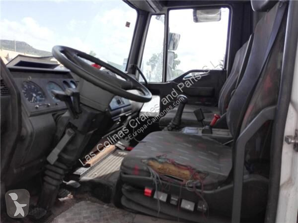 قطع غيار الآليات الثقيلة Iveco Cabine 504019584...