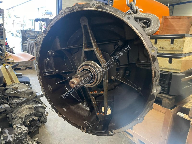 قطع غيار الآليات الثقيلة Renault 7421117210 ZF...