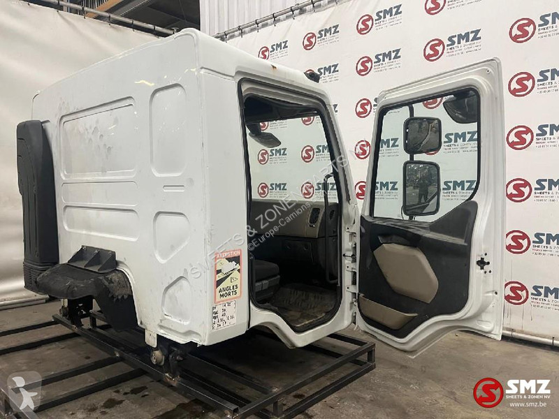 قطع غيار الآليات الثقيلة Renault Occ cabine...