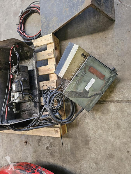 Bedrijfswagen  ELECTRIC HYDRAULIC TIP UNIT - 24...