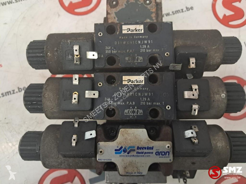 قطع غيار الآليات الثقيلة  Occ set van 3...