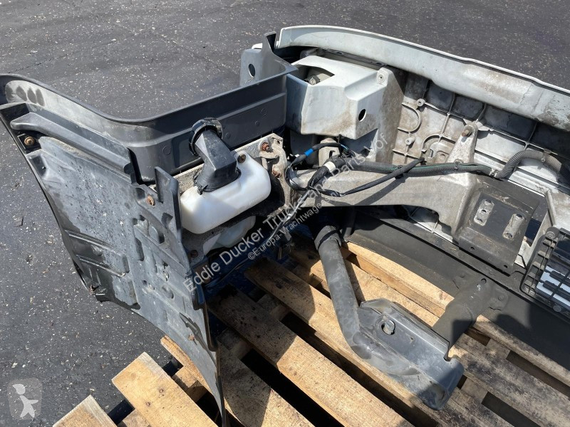 قطع غيار الآليات الثقيلة Volvo 20961643 BUMPER...