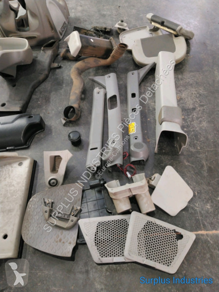 قطع غيار الآليات الثقيلة Deutz-Fahr AGROTRON...