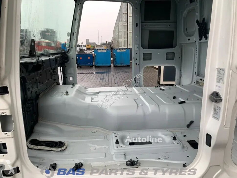 Запчасти для грузовика Renault T-Serie Sleeper...