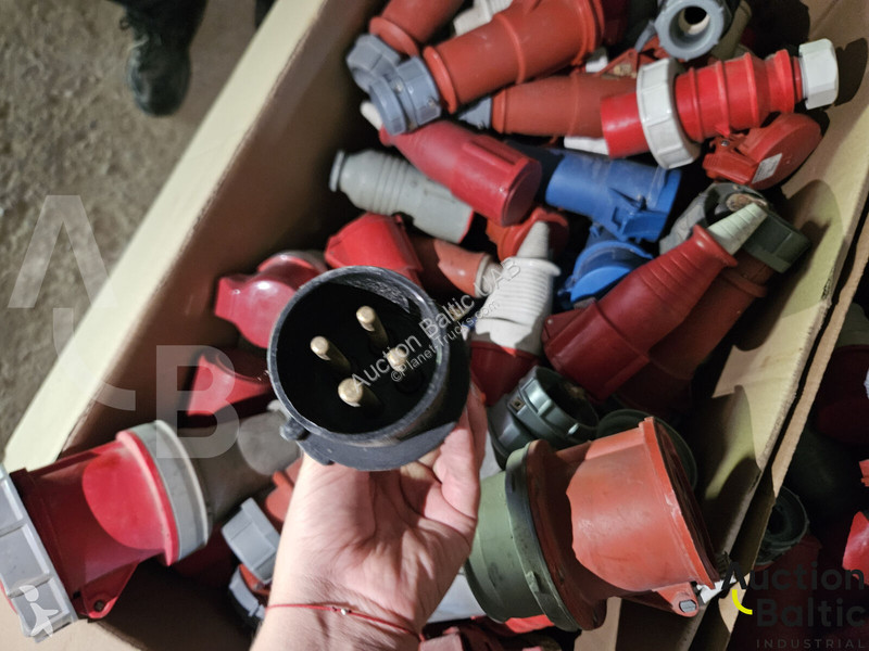 قطع غيار الآليات الثقيلة  plugs