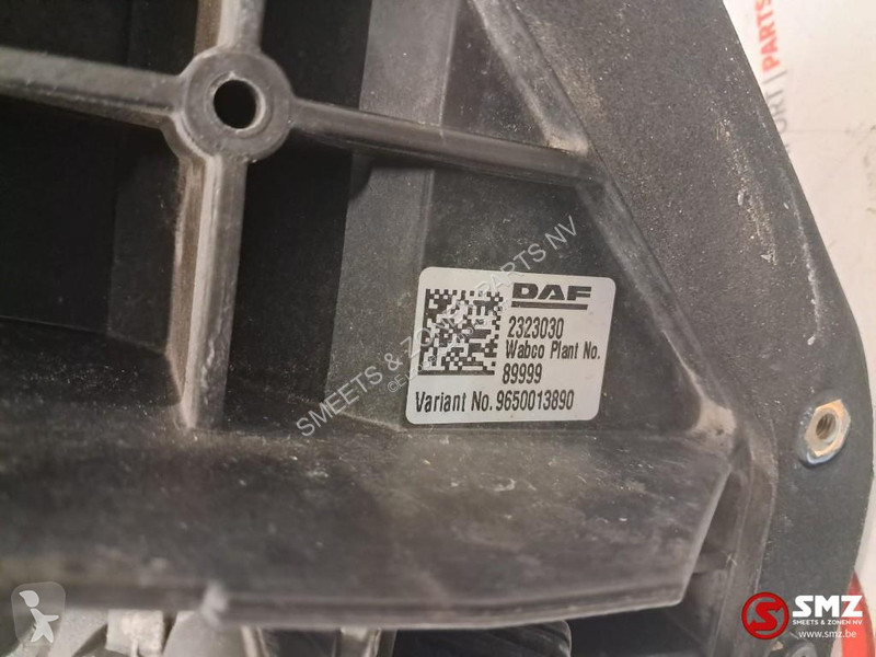قطع غيار الآليات الثقيلة DAF Occ voetremventiel...