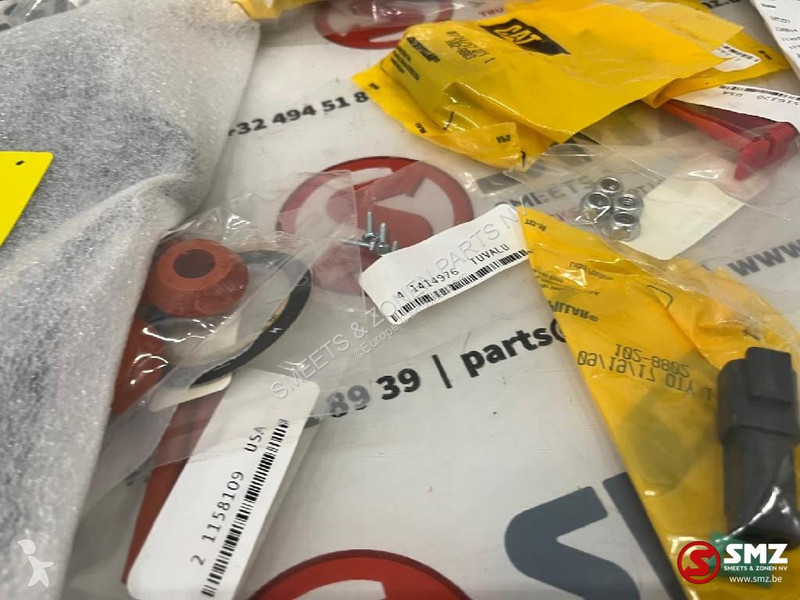 Pezzi di ricambio per mezzi pesanti Caterpillar...