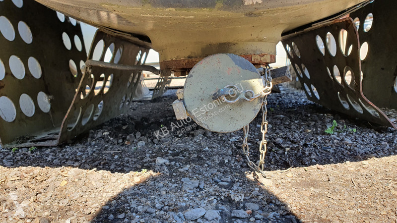قطع غيار الآليات الثقيلة  TANK 2000L