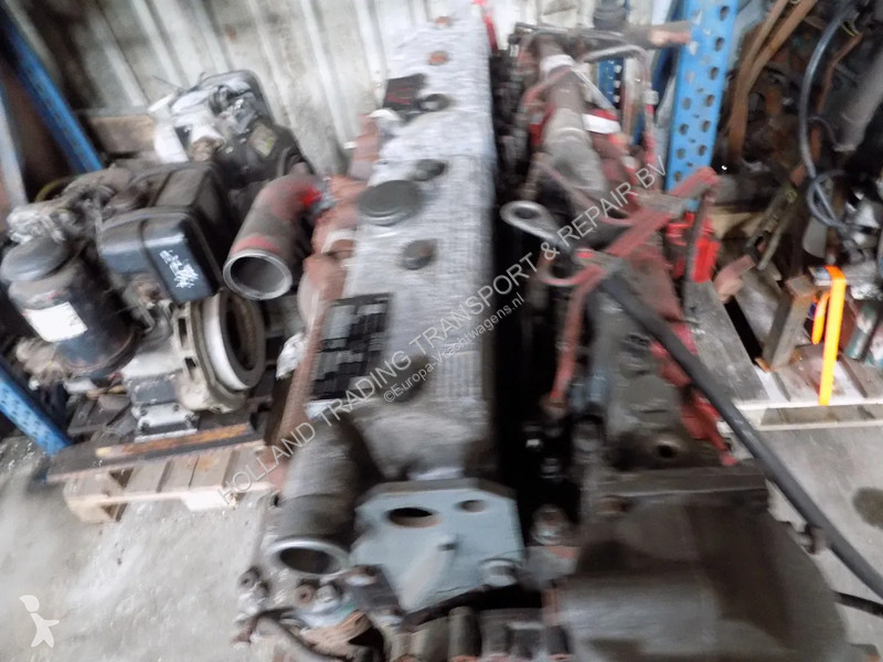 Pièces poids lourds DAF 825 motor van daf typ...