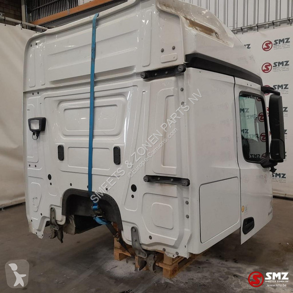 Pièces poids lourds Mercedes Occ cabine RHD...