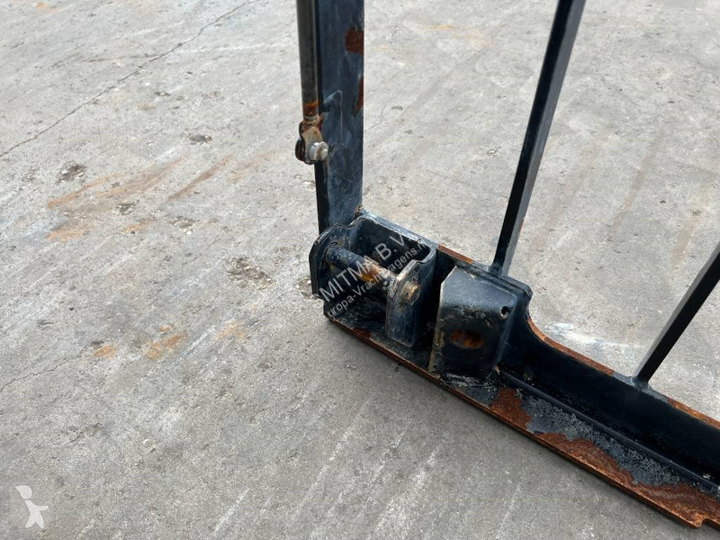 Pezzi di ricambio per mezzi pesanti Caterpillar...