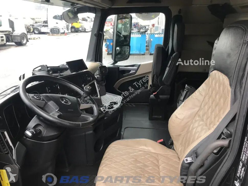 قطع غيار الآليات الثقيلة Mercedes