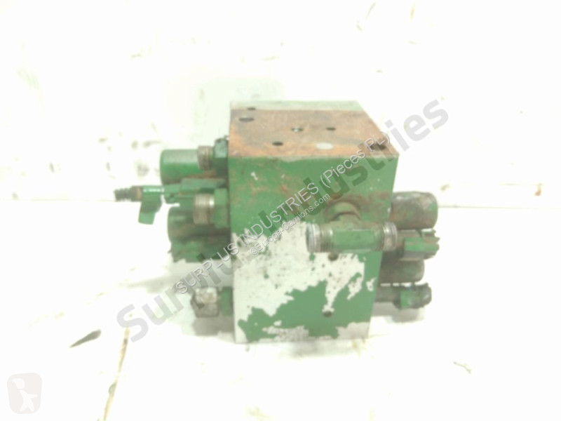 قطع غيار الآليات الثقيلة John Deere 8345R