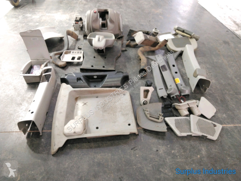 قطع غيار الآليات الثقيلة Deutz-Fahr AGROTRON...