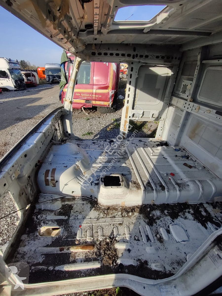 Náhradní díly pro kamiony Volvo 440HP 6*2 Rigid...